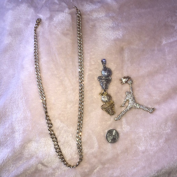 Gold Chain with “Diamonds” - Picture 4 of 6